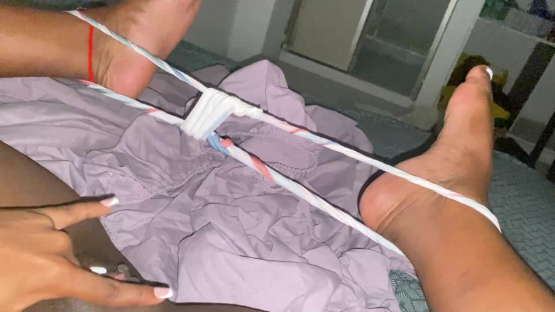 omairaberbatov: Sousedka mi posílá video masturbuje v noci, když její manžel...