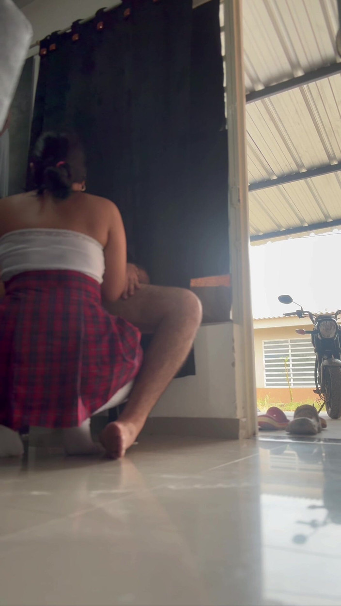 EMY_AND_JONH: Школьница катается на своей учительнице, чтобы проехать