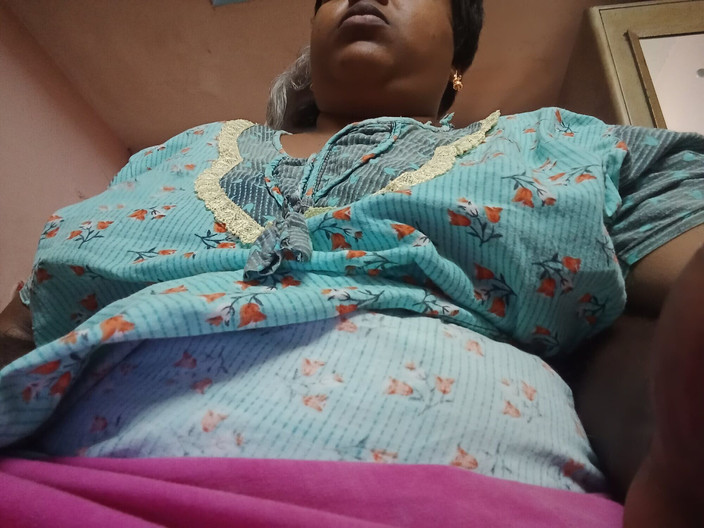 Tamil Anti Uma: Cewek tamil uma yang lagi kesepian ini lanjut ngusap memeknya...