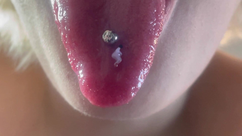 Glitterqueen1999: Giantess Fucks You Into Her Pussy