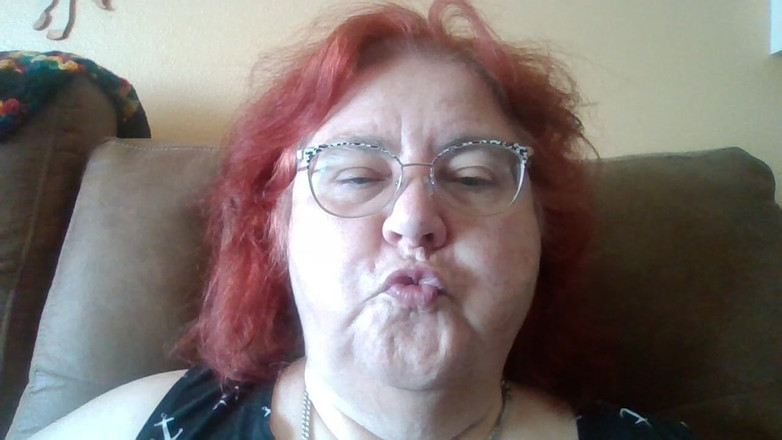 BBW nurse Vicki adventures with friends: Video rekamanku yang berujung dengan ciuman mesra dan aku bisa...