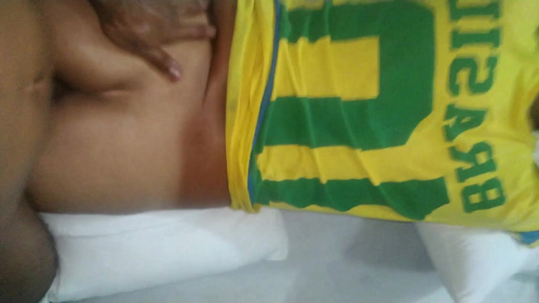 MiguellTrajano: Grote pikspeler kwam binnen zonder te vragen en bevruchte de...