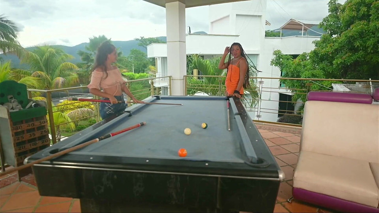 Good Girls Mansion: Przegrani w grze bilardowej w końcu zostaje zdominowany i masturbowany...