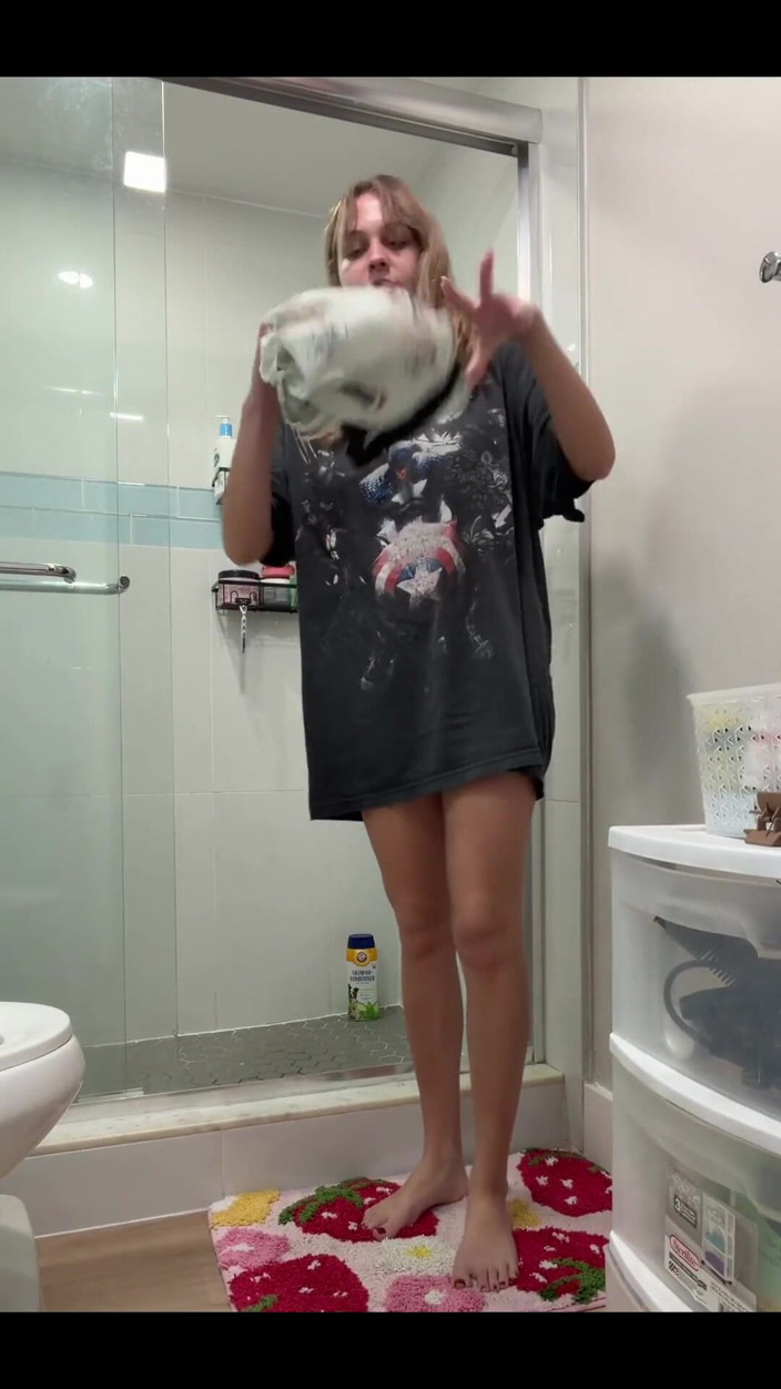 Tiffstreatsxoxo: Power Pee in the Toilet!! Had to Go Sooo Bad