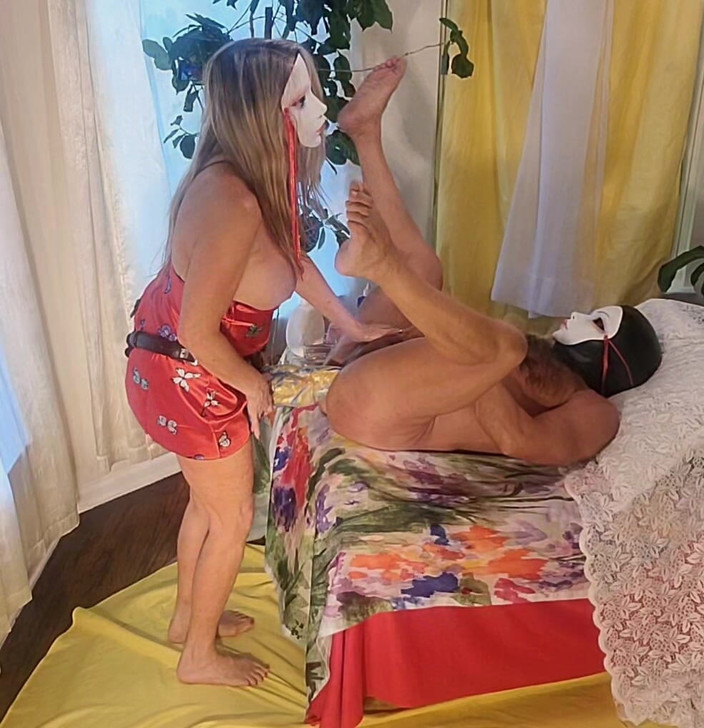 Peggingprincess: Un pomeriggio di sodomizzazione con spirito