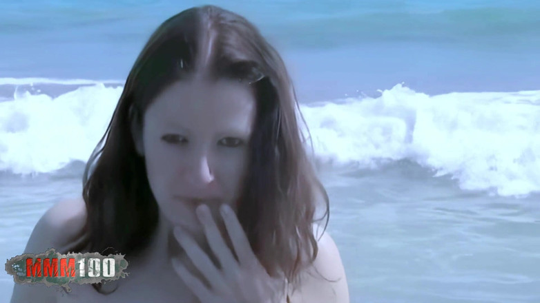 MMM100: Emy: Hezká brunetka Emy dělá striptýz