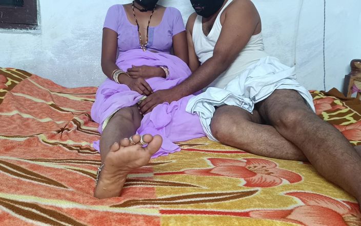 Desihotcouple: Desi sexy manželka domácí lízání kundičky