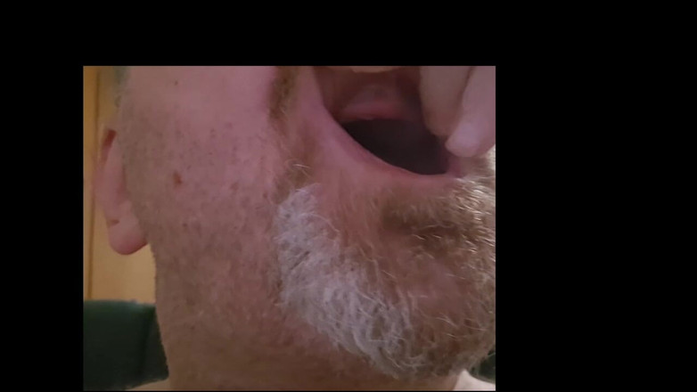 ChubbyDaddyBearLuka: Beruang Tanpa Gigi Membiarkan Kita Masuk ke Mulutnya - Fetish Mulut