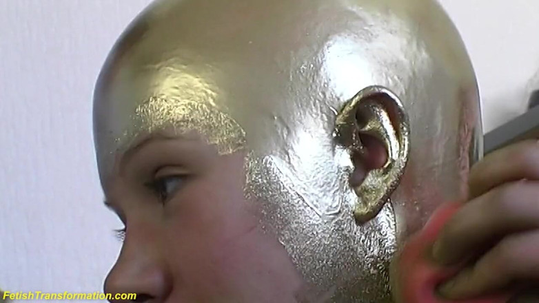 Fetish Islands: Real flexible contortionist gets golden painted
