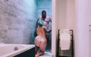 Elizabeth Hunny: Un couple réel s’amuse sous la douche ensemble