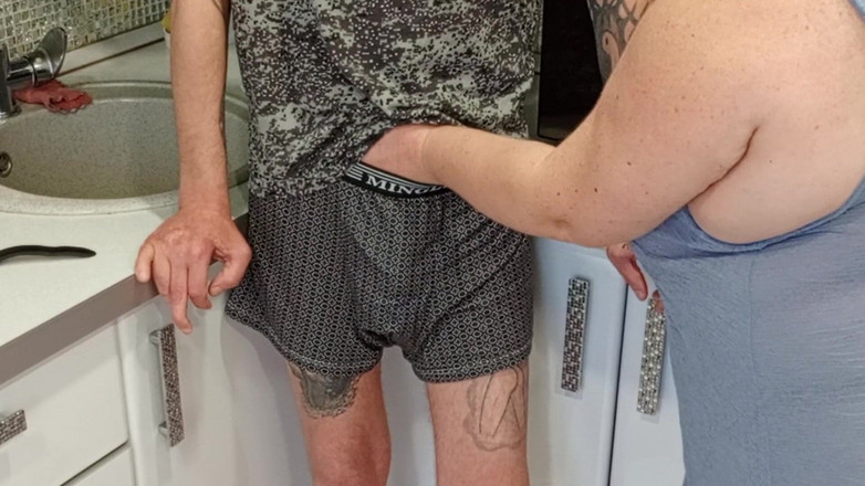 Zona901: Meine stiefmutter lutscht meinen schwanz und ich komme in ihren...