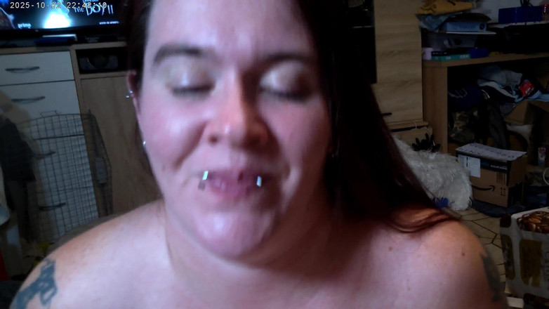 HeissesRotkaeppchen: 激烈的口交与火辣的乳交