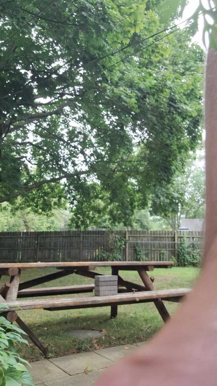 Victoria Lecherri: Ficando nua e oleada ao ar livre!