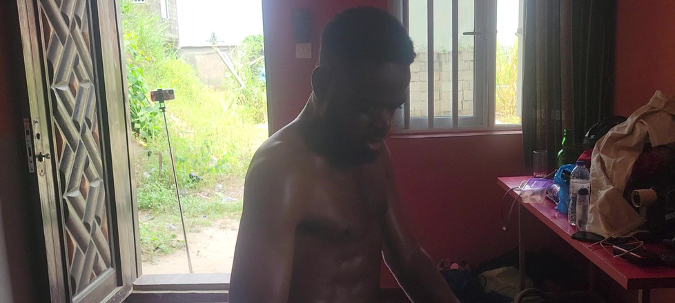 Switcock: Hatunum tarafından 3 arkadaşını sikmeye davet edildim