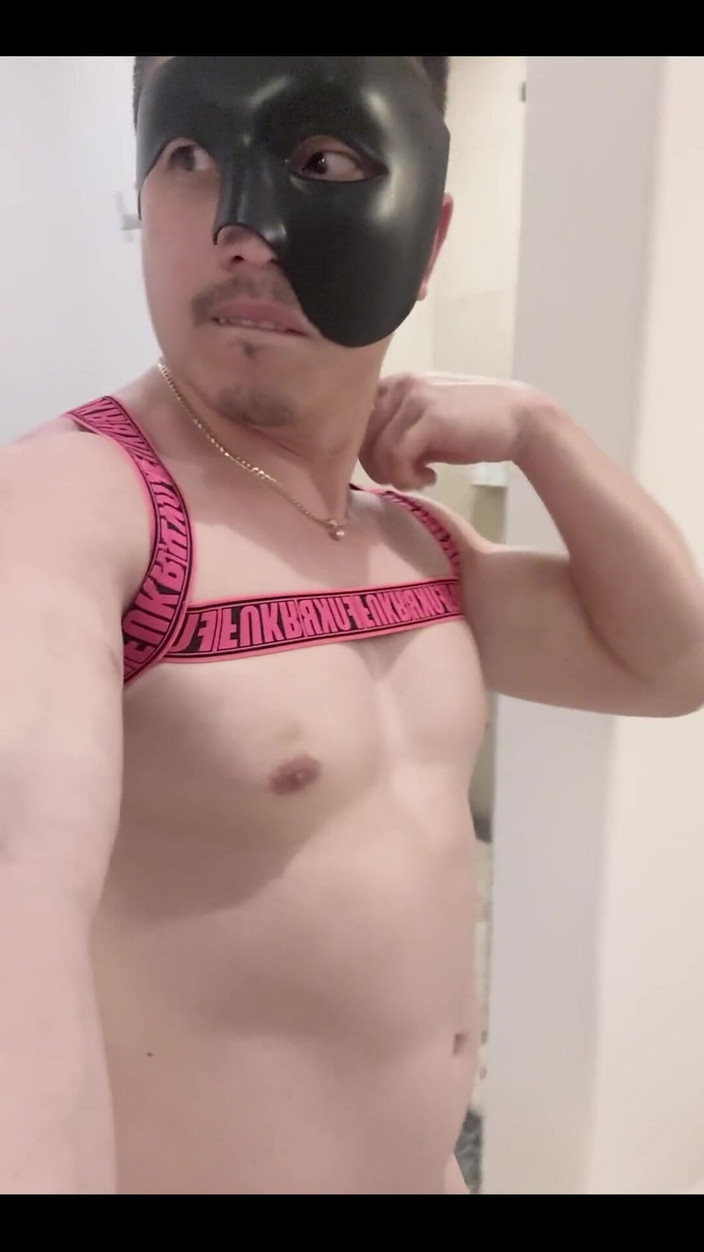 barenakedboy: Scéna ve sprše