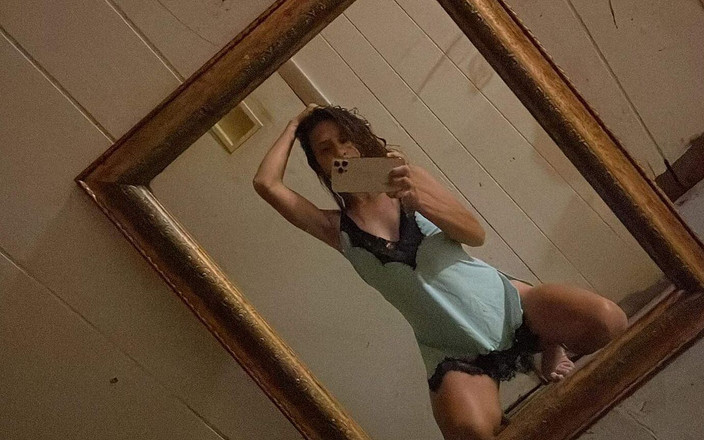 Scarlett6916: Succhia il dildo che vuole il cazzo