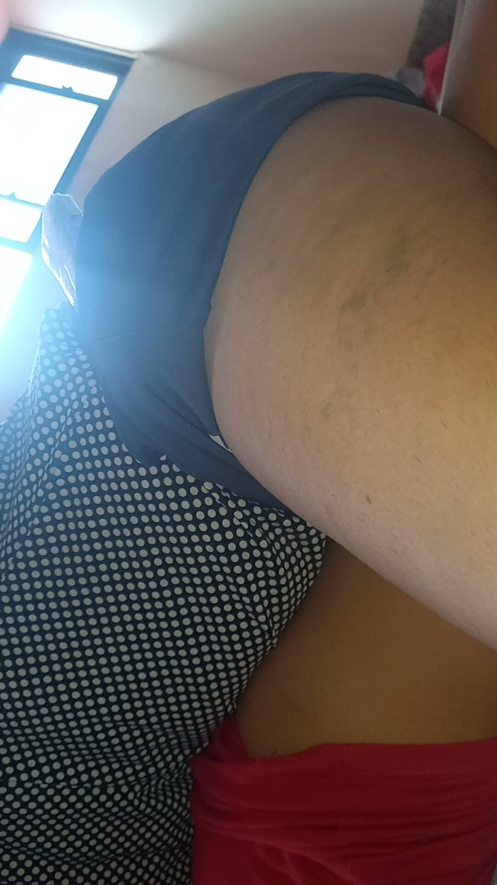 Eatrella j: Mama mea vitregă îmi suge pula, apoi stă pe pula mea
