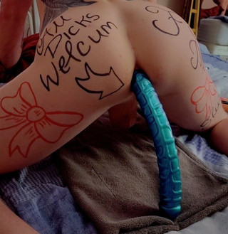 BigTallRedMan: Stor blå dildo