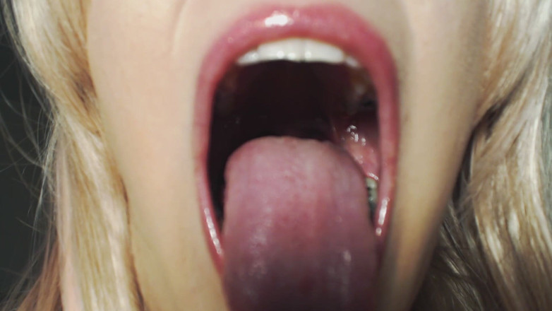 Scarlet Vixen: Mondtong en keelfetisj