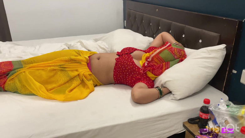 Sammy Sins: Melihat toket tanteku, aku suka banget ngentot memeknya.