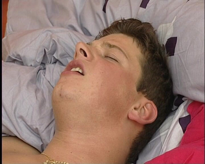 YOUR FIRST PORN: Sven &amp; Alivia Sie Will Einen Harten Schwanz - Sven &amp; Alivia Ze...