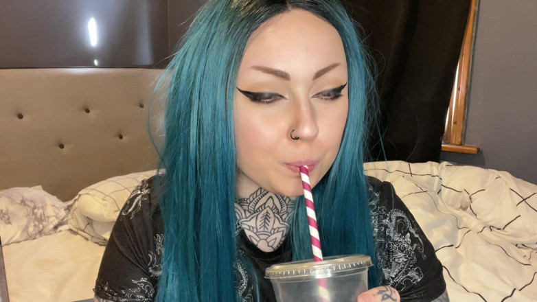 Miss Valentina: Kaufe meinen Iced Latte bitchboy