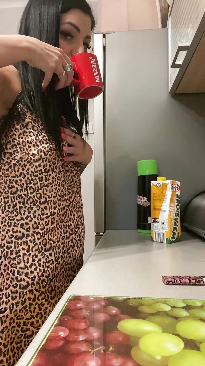 Queen6969: Diversión en la silla