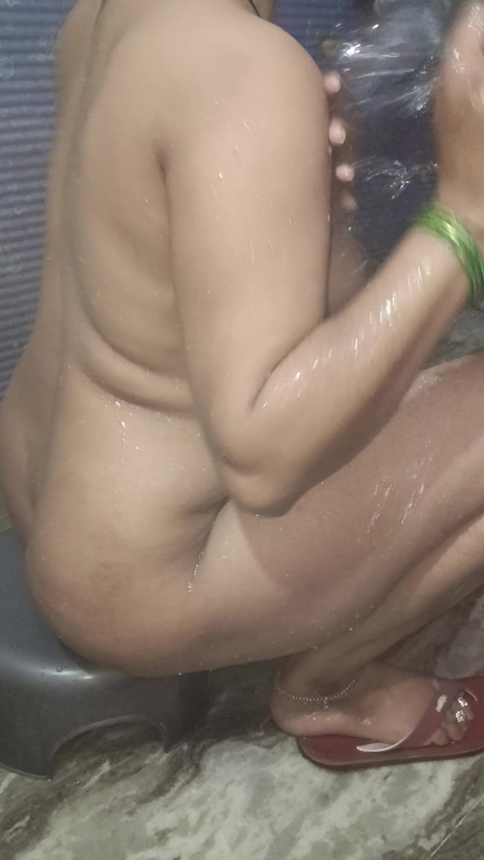 Poojakabir: Yenge banyoda, çok güzel