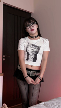 Anal remaja Asia membantu saudara tiri yang depresi