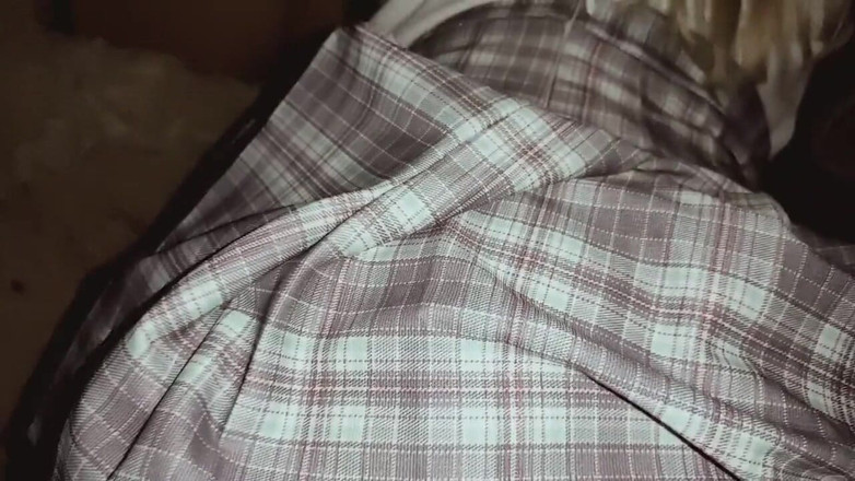 Taboo Room: Adik tiri menggoda abang tirinya untuk masukin kontolnya ke dalam...