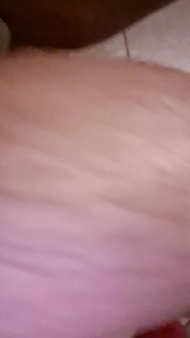 KittieNoOne: Lui viene sulla mia figa rasata