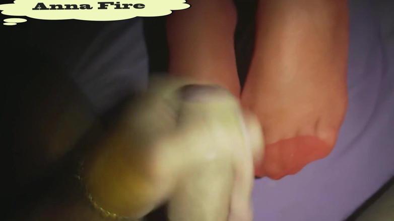Anna Fire: Éjacule sur les pieds en nylon de ma belle-mère après...