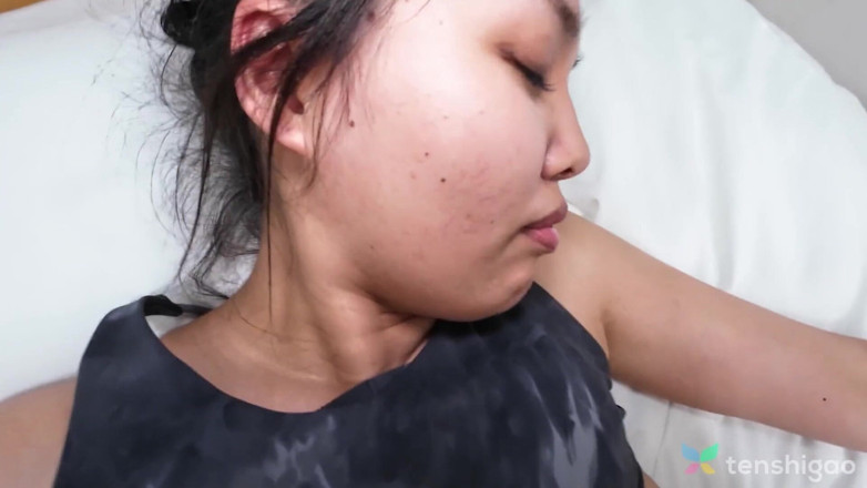 Tenshigao: Giáo viên yoga, Hina Chinen, trong buổi biểu diễn khiêu...