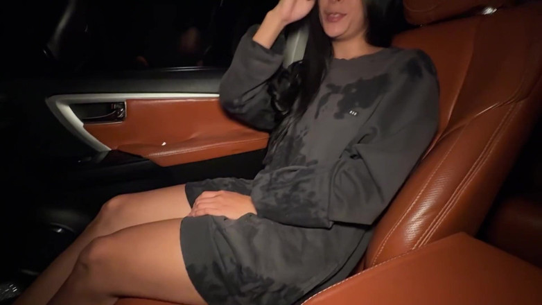 camilamendez7: 親友の車の中でセックスをした、激しく抱かれてる!