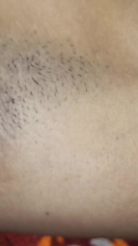 Schattige borsten knijpen en neuken met huisvrouw