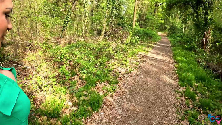 effeemme1: イタリアの女の子がカンポレラで膣を舐められ、フェラチオをする