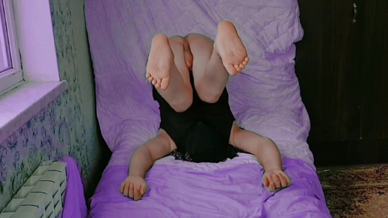 Kitty_Cross: Gay blonde berpantat besar panas dalam pakaian MILF Ytuber Kitty...