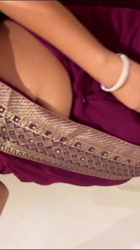 Indian Siya Bhabhi Ne Fan Boy Se Chudwaya Park Me (hindi Audio)