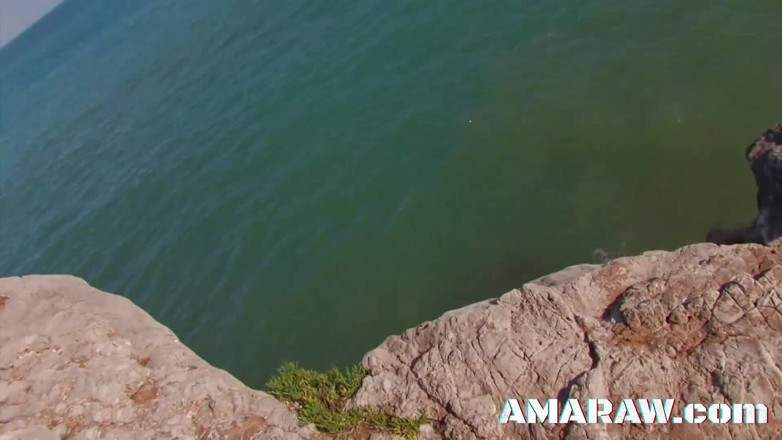 Amaraw: Praia fodendo morena Alyssa Wild de quatro cru