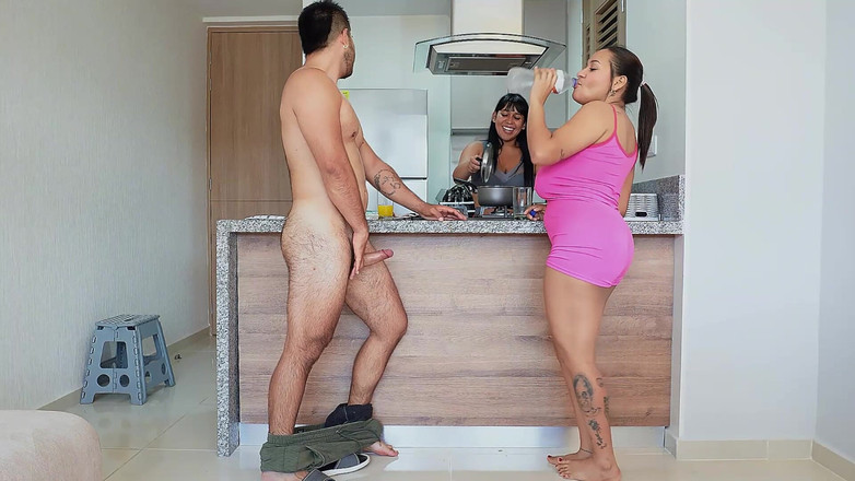 GIULIANA_BIG: मैं अपनी सौतेली बहन के सामने रसोई में अपने सौतेले भाई को चोदता हूं - यह बुरी तरह से समाप्त होता है