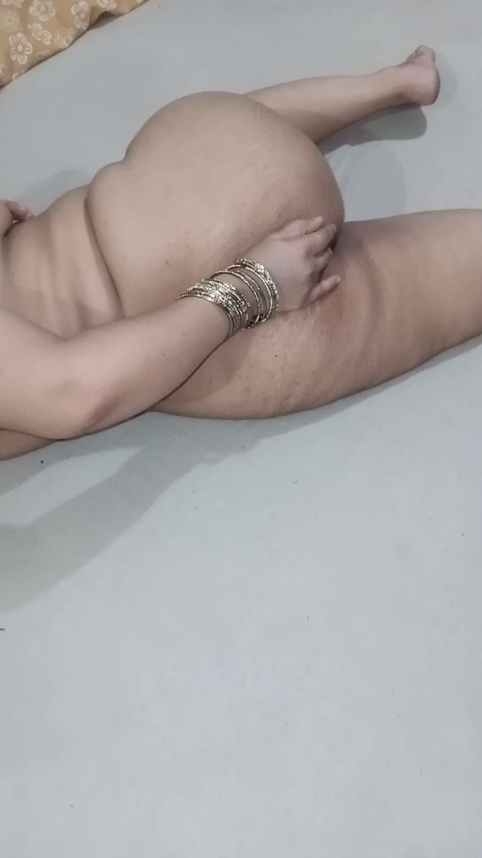 Yasmeen: Mă încingeam foarte mult, voiam să-mi fut curul, mă distram cu...