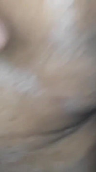 İlk kez anal sikiş üvey kız kardeşimi oynarken yakaladı... ve Katıldı