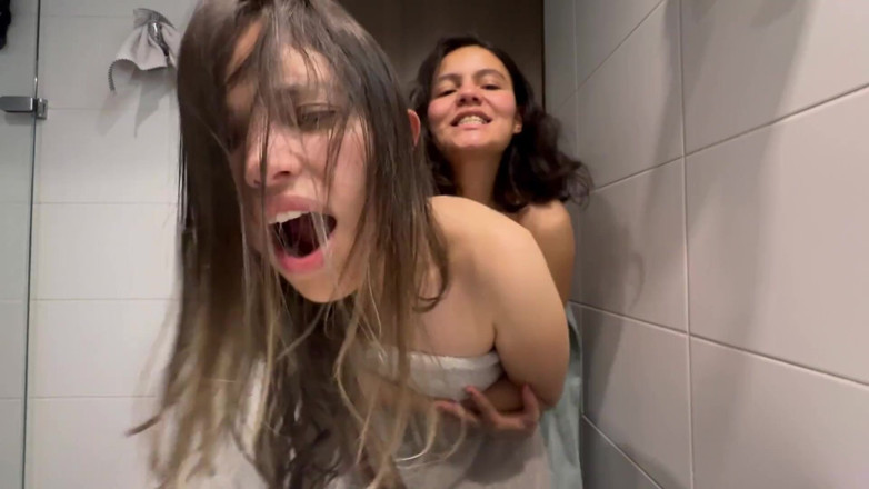 scarlettandc: Video From Bathroom