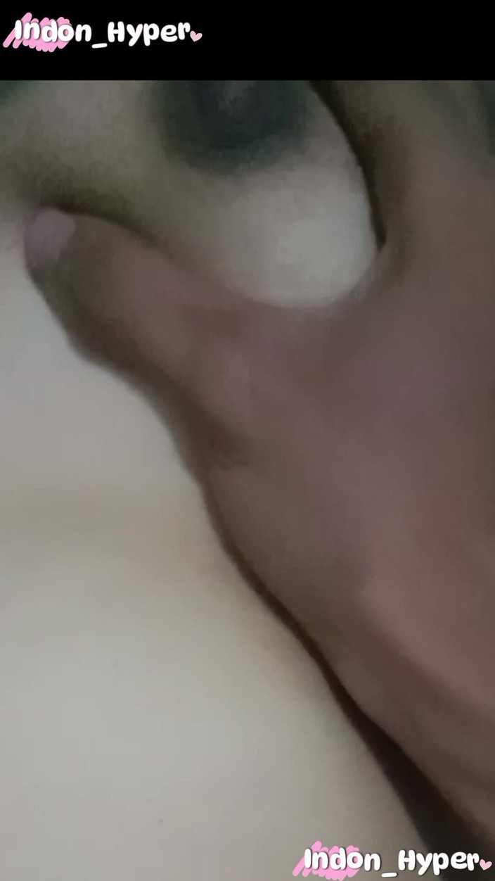 Imanuel: Ahhh pyszna cipka mojej żony i jej miękkie piersi Mój fetysz...