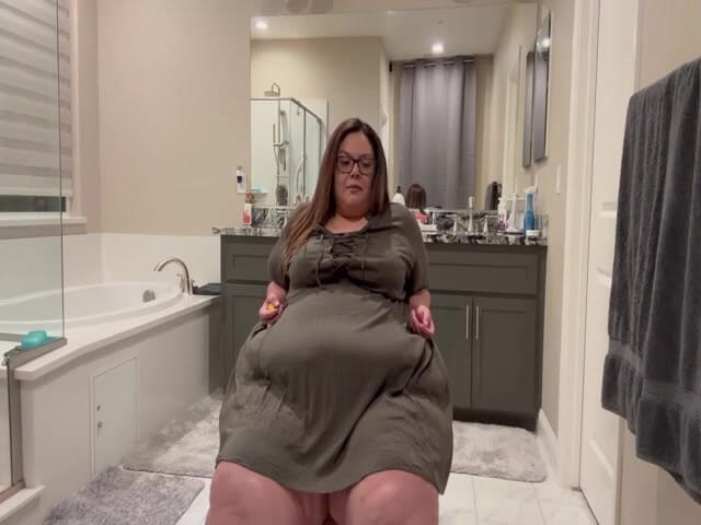Plump Paradise: Baculatá rajská první váhá! (sd-wmv)