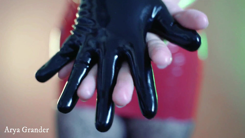 Arya Grander: Ragazza formosa in topless fetish rosso corsetto in pvc e...