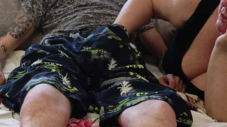 Zona901: Друг сосет мой хуй во время перерыва