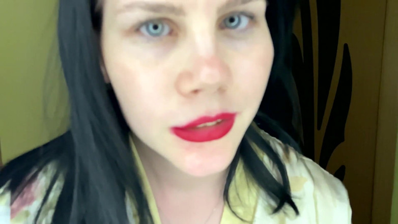 Anna Sky: A giant woman wants to eat a little man