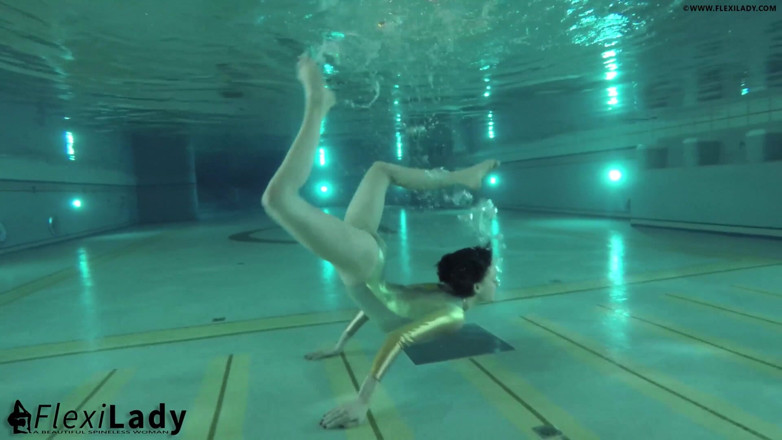 Flexilady: Underwater Dream