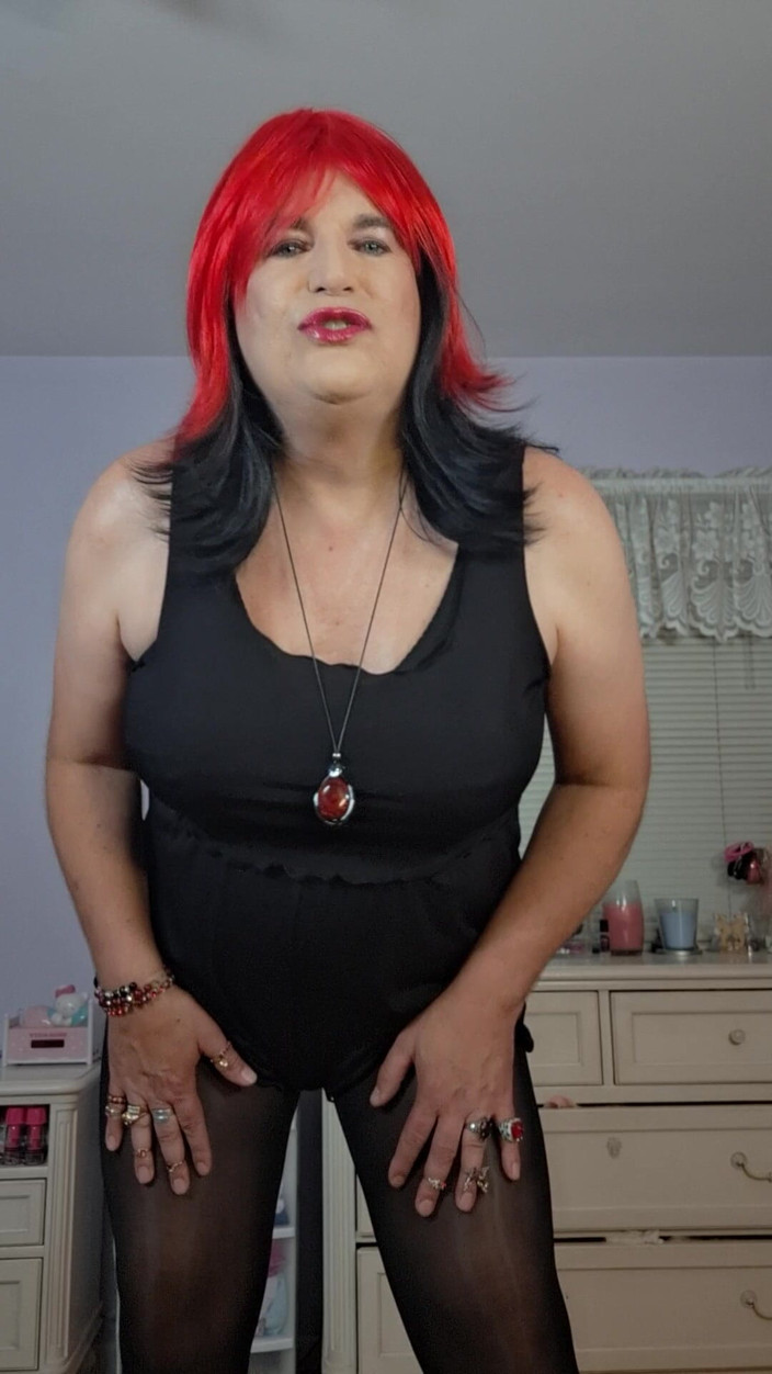 Victoria Lecherri: Going Out in Shiny Black Pantyhose!